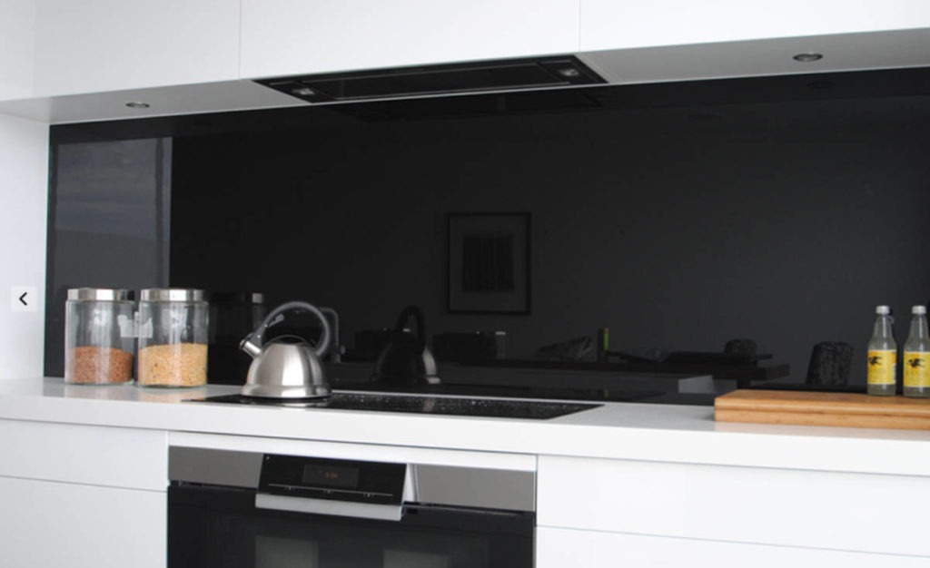 kitchen splashback black