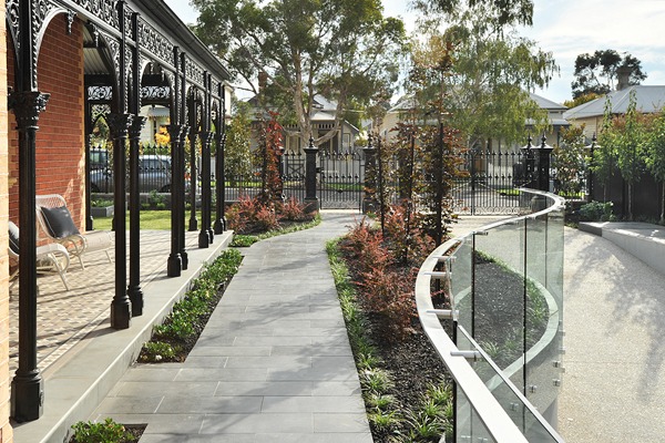 Balustrade curved handrail