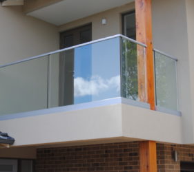 Frameless balcony glass balustrade Melbourne