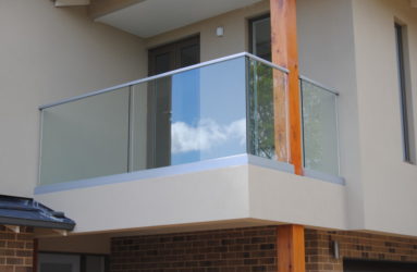 Frameless balcony glass balustrade Melbourne