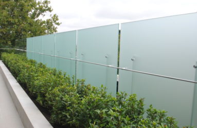 Frameless glass privacy screens Melbourne