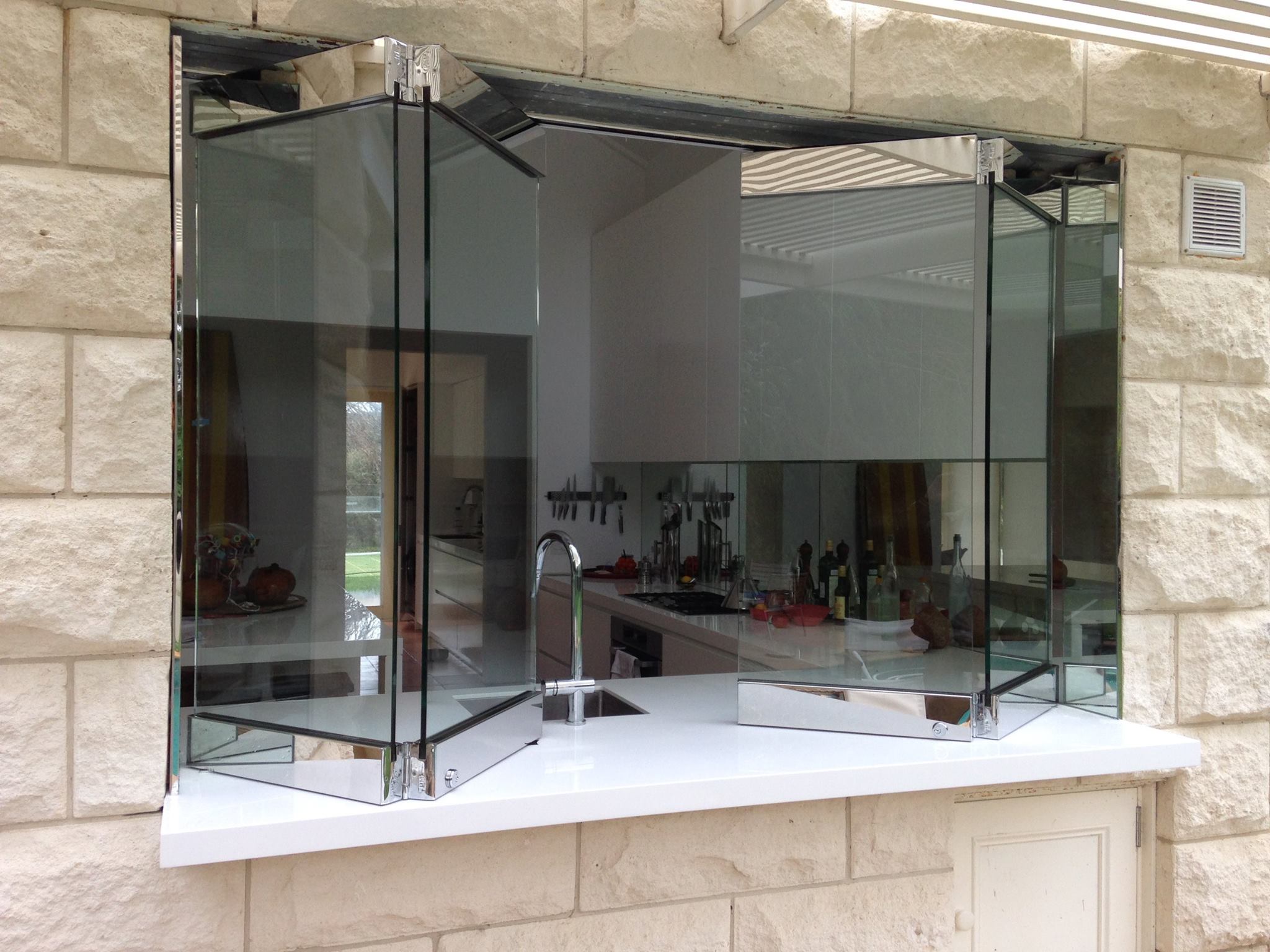 Frameless Glass Doors in Melbourne | Frameless Impressions