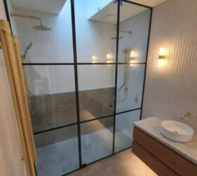 Manhattan style clear inline shower - Frameless Impressions