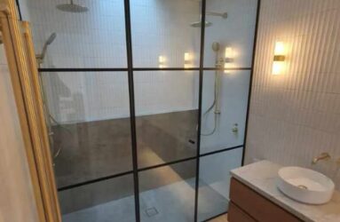 Manhattan style clear inline shower - Frameless Impressions