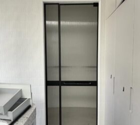 Manhattan Style Reeded Shower Doors