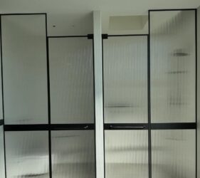 manhattan style reeded shower screens and doors - Frameless Impressions