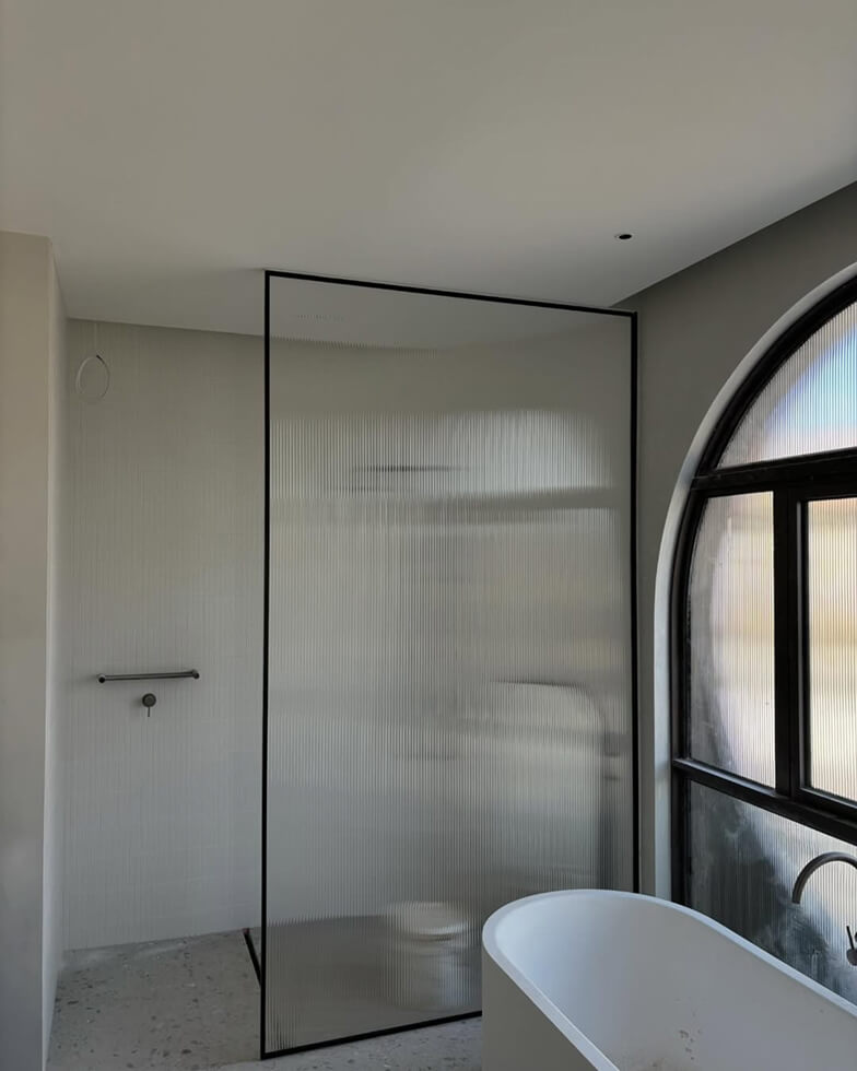 manhattan-style-reeded-shower-screen